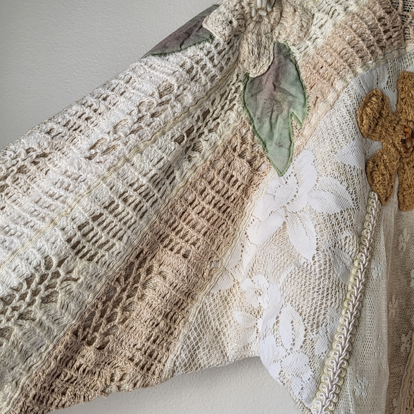 Au contraire vintage tan knit crochet lace flower front crew neck sweater Sz M - Picture 8 of 16